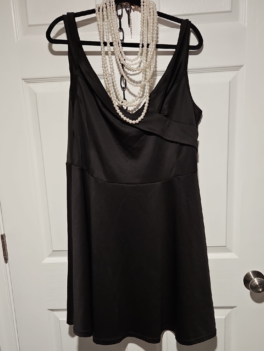 Elegant Black Sleeveless Mini Dress - Picture 1 of 5